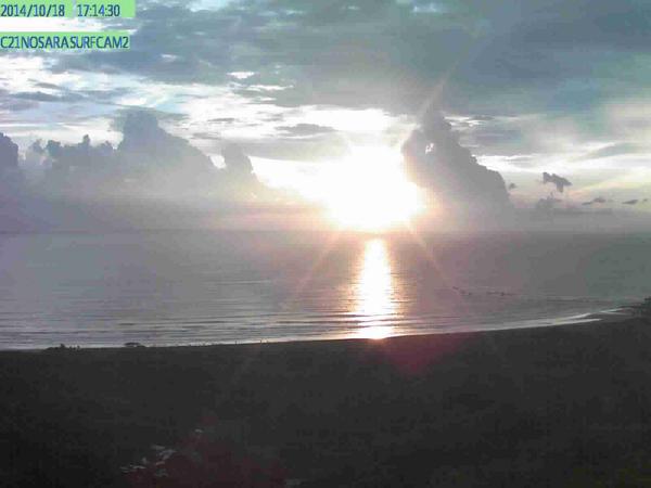 Sometimes the surf camera in Nosara catches something other than the waves! Sunset over Playa Guiones this eve...