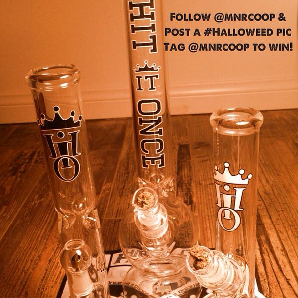 mnrcoop's tweet image. Who wants to win an amazing #hititonce #glassbong or #dabber? Post a #Halloweed pic, follow &amp;amp; tag @mnrcoop!