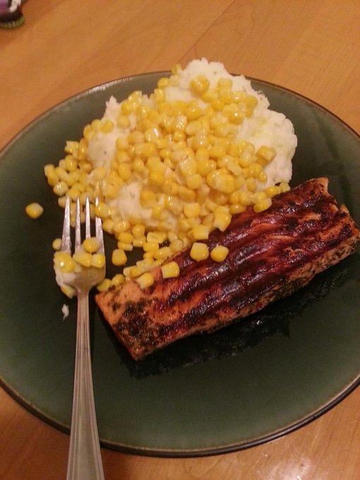 Salmon, corn, and mashed potatoes 😍😍😍 http://t.co/oiTJ4qlnEF<a href="/tag/manyvids"class="tags"><span>#manyvids</span></a><a href="/tag/mvsales"class="tags"><span>#mvsales</span></a>