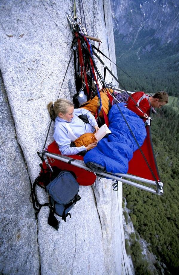 mostextremepics's tweet photo. Sleeping in Yosemite http://t.co/6z6f90DR5W