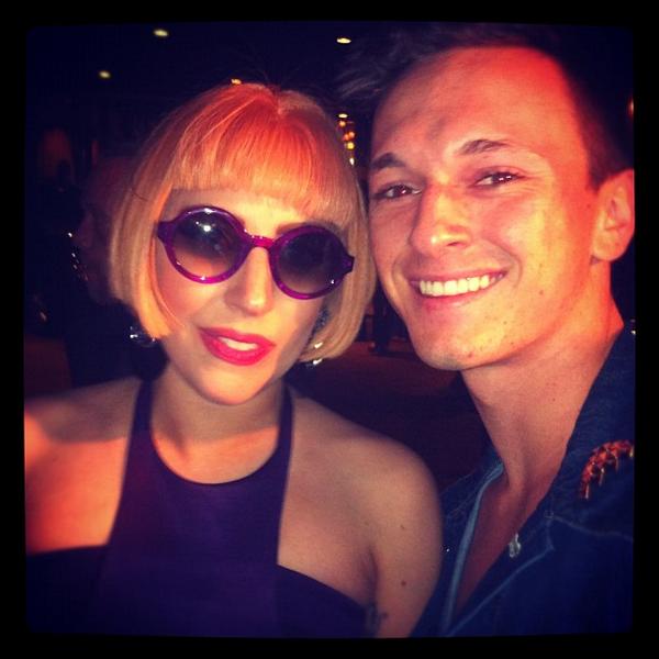 MADNESSbrasil's tweet photo. Relembrar é viver: JQueen em São Paulo no ano passado. #2 http://t.co/OzS1G7Rbez
