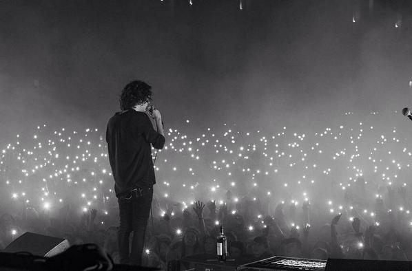 the1975tweets's tweet photo. #The1975 live in The U.K. http://t.co/u8kh5tJPlz