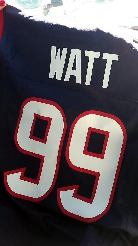 Woopoo123's tweet photo. #jjwatt #mvp #readyforsunday #1stNFLgame #soexcited @JJWatt http://t.co/Zg0sDRC5C0
