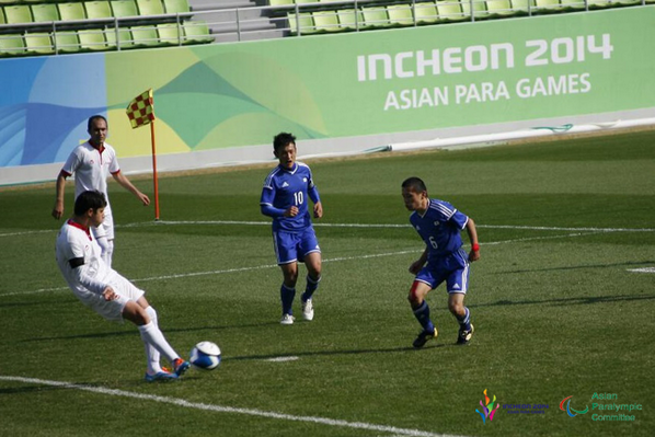 2014apg's tweet photo. #2014인천APG 대회 6일차, #경기실황

두시부터 시작된 7인제축구 #결승전!
#일본 vs #이란 의 경기 중 이란의 첫번째 골이 터졌습니다! http://t.co/GE0IlhCG4M