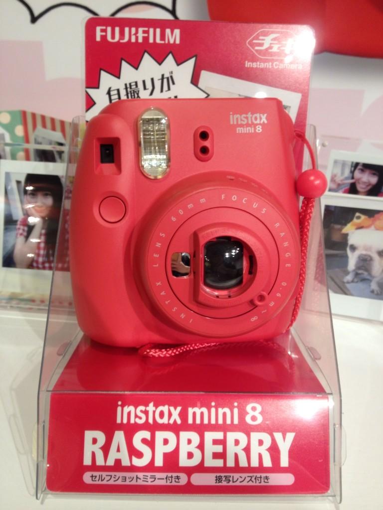 FUJIFILM チェキ instax mini 8 ラズベリー カメラ FUJIFILM チェキ instax mini 8 ラズベリー カメラ