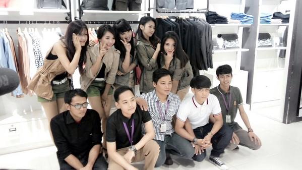 ArtisOFC's tweet photo. RT@ANDEW_ID @ktownindonesia team with @SOSisofficial @andew_id @lotte_love_jkt stay stylish with us! http://t.co/gQ9BdOLv2q