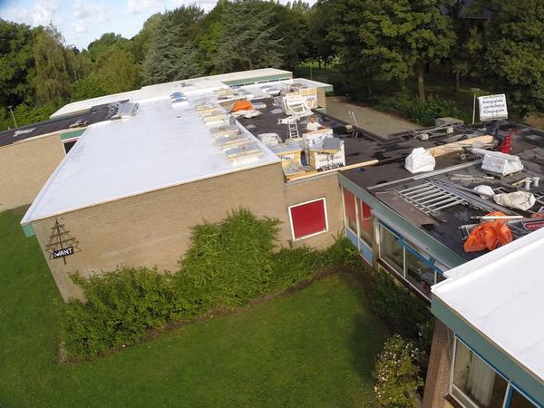 Albedodaken's tweet photo. Overzicht met #drone tijdens productie #witte #daken #renovatie @dakwaarde @Klimaatnieuws @urgenda @VakbladRoofs http://t.co/OhOzoTZ5ZU