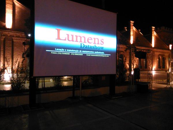 LumensDatashow's tweet photo. Tela de 200". http://t.co/EVVAAPO429