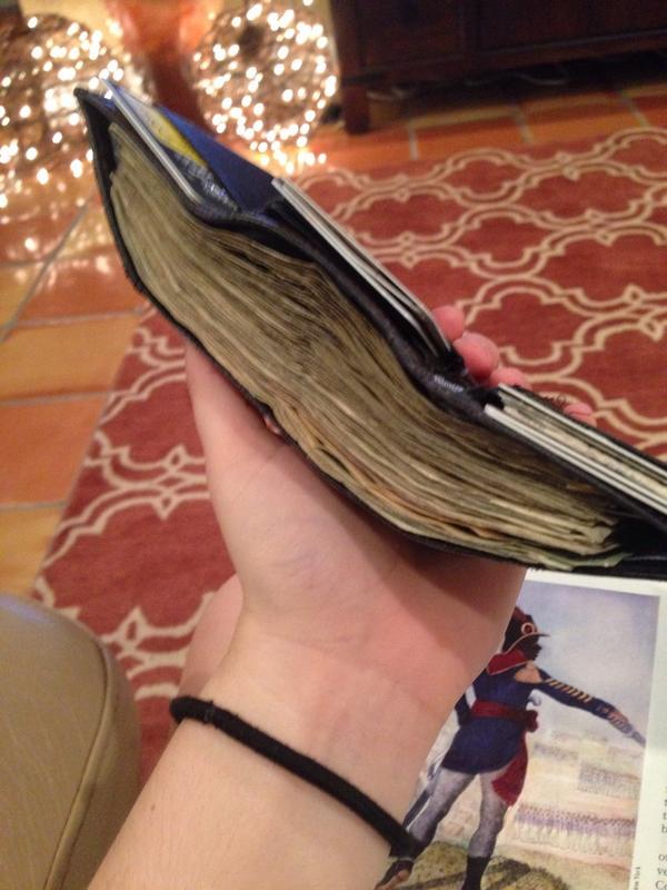 akgomez04's tweet image. when you cant close your wallet cuz of all the cash #pcprobs #credstoandrewswallet