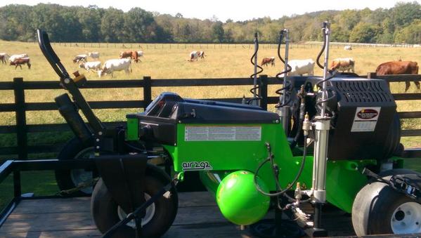 agronomistprime's tweet photo. @FarmlinksGC @SodSolutions The air always seems to be fresher here @ Farm Links! #breathoffreshair #air2g2 #SSPF2014 http://t.co/6oeBe1lZSu