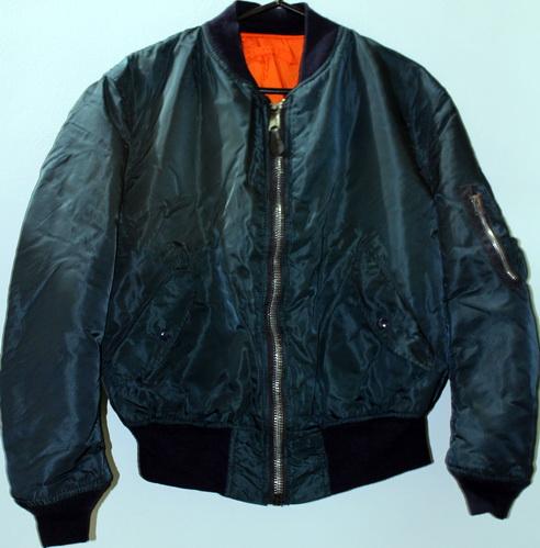 Budi747's tweet photo. Jual Jaket Pillot MA-1 Original USA, Ukuran Large, Kondisi Bagus, 450rb, Minat hub 0821 2007 6454 http://t.co/ibCV8ennQ1