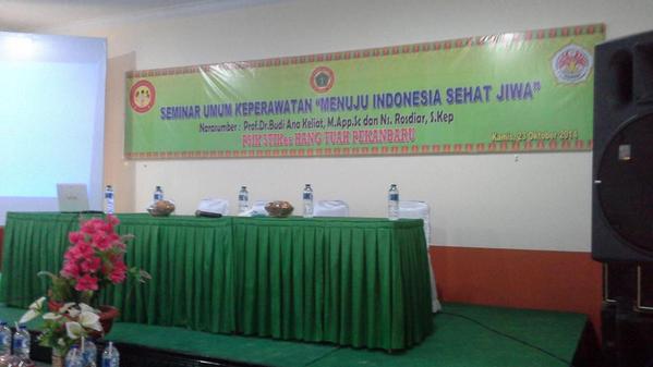 Seminar kita kali ini, dihadiri seluruh institusi keperawatan yang ada diPekanbaru. Wahhh rame banget yaah :D
