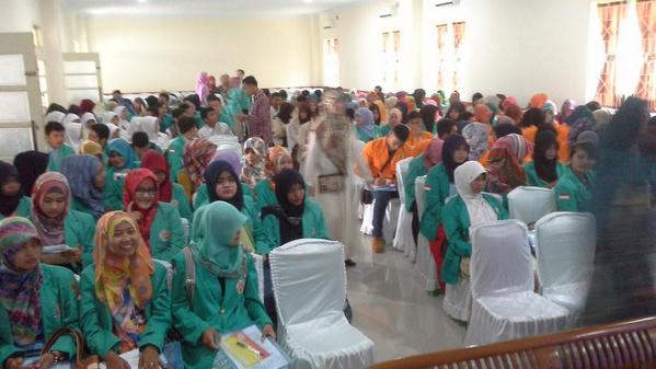 Nah Tema seminar keperawatan hari ini " Menuju Indonesia Sehat Jiwa "