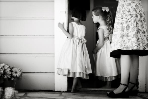 CanonCouple's tweet photo. Peeking in as the bride gets ready. #wedding #weddingphotojournalism #weddingphotography http://t.co/MFLn5ECJ3L