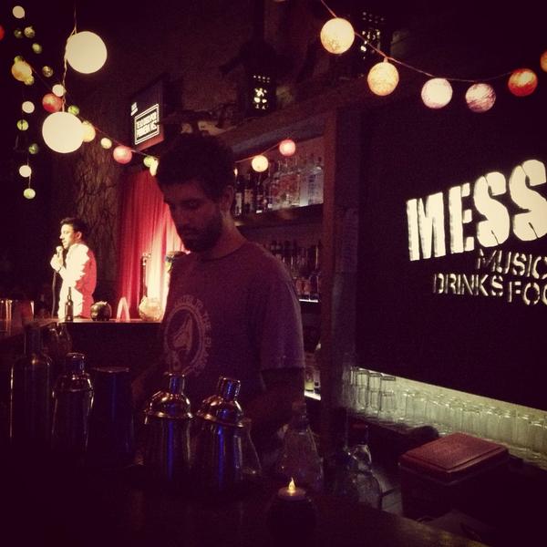 minionconbigote's tweet image. El enfermito de @LuchoMaldonauta cerrando a pura carcajada la noche en #MessBar @clubdecomedia