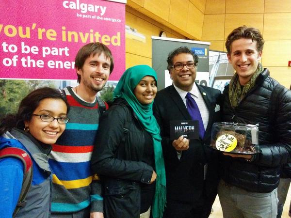 SafiahC's tweet image. Calgary mayor @nenshi supporting our Get Out the Vote initiative in #Malvern! #TOpoli Stand Up, Be a Voter #StudioY
