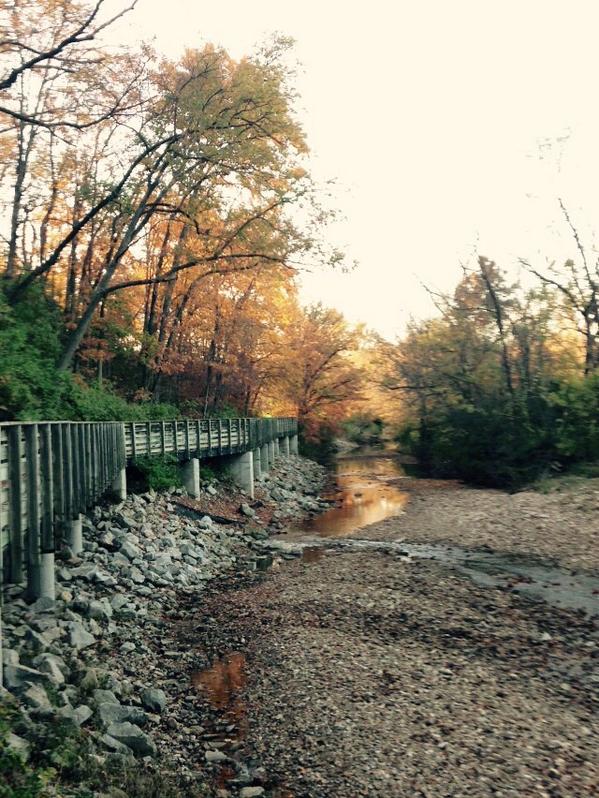 EmilyHendren's tweet photo. I had every intention to work late tonight but this trail was calling me to run. Left at 5. Work can wait. http://t.co/gSdnn9lk2a