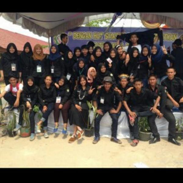 Osis Perode 2013/2014 yeahh~ di acara HUT SMASES ke - 20 thanks buat kalian semuah udh ngorbanin semuanyahh~ :')