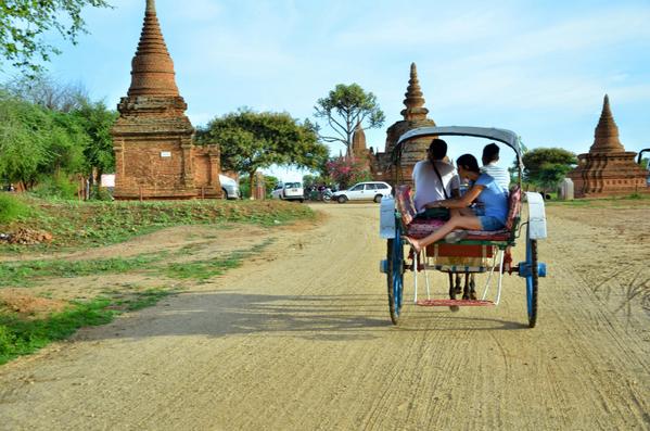 BaganLodge's tweet photo. #Baganlodge concierge's tip for 1st-time visitors to #Bagan: pack a pair of slippers along on visiting temple &amp;pagoda http://t.co/W68lCMQgXP