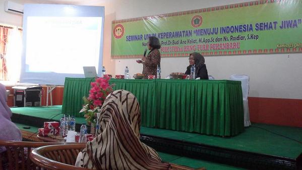 Ini nih Prof. budi lagi memberikan materinya mengenai keperawatan jiwa :)