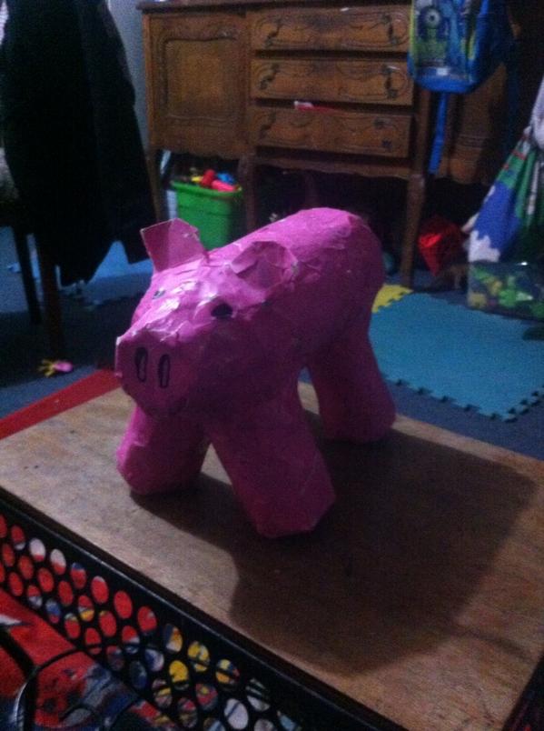 nomastabaco's tweet photo. Hoy me toco hacer este chanchito con materiales reciclables http://t.co/uOwOzvV4hS