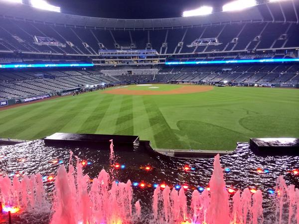 MLBONFOX's tweet photo. Goodnight Kauffman Stadium. 

Maybe see you for Game 6. #WorldSeries http://t.co/cVLXAT7lYr