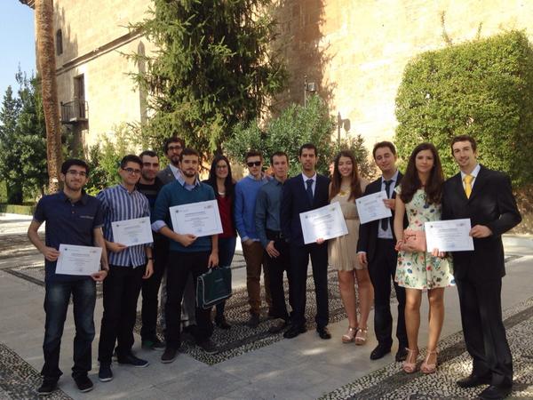 FAJEnetwork's tweet photo. Enhorabuena!! Premiados en el concurso @CanalUGR, modalidad #JuniorEmpresa: @JEDAGranada @BettaStudioJE #LudoIntegra http://t.co/yHEwogzSyn