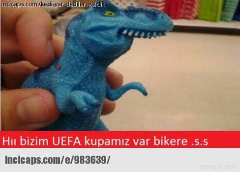Hıı bizim UEFA kupamız var bi kre .s