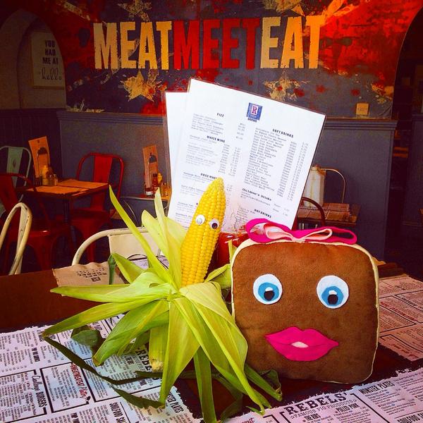 BridgetHeaven's tweet photo. Me and my friend Colin, chilling out at @RebelsSmokeHse . I wonder if @brownieheaven will do me a special discount ;) http://t.co/hpbwKf9DfI