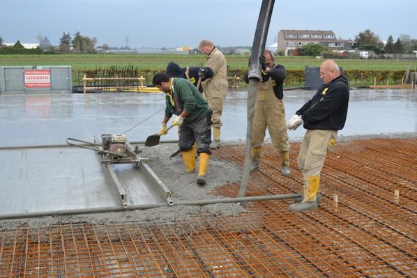 verbeekprojects's tweet photo. Storten fundering door @VerkadeBetonBV bij Buchner / Slot te #voorhout Bollenschuur van 2300 m2 http://t.co/NBMt7Sx3lR