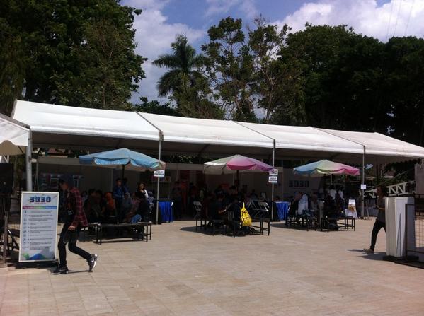 trilombok's tweet photo. Makin siang makin rame! Ttep semangat guys! http://t.co/9FjoSXteH8