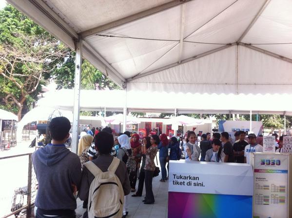 trilombok's tweet photo. Makin siang makin rame! Ttep semangat guys! http://t.co/9FjoSXteH8