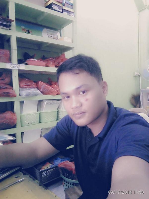 rolandarnoco90's tweet photo. Its me http://t.co/1gMCcmuYp2