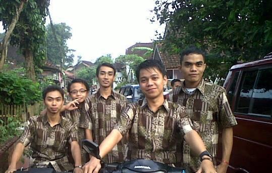 buddyirmans's tweet photo. @IndosatMania seruuu.... ini nih waktu mau ke resepsi pernikahan sahabatku tercinta #Batikology http://t.co/FcDk6P0Y2g