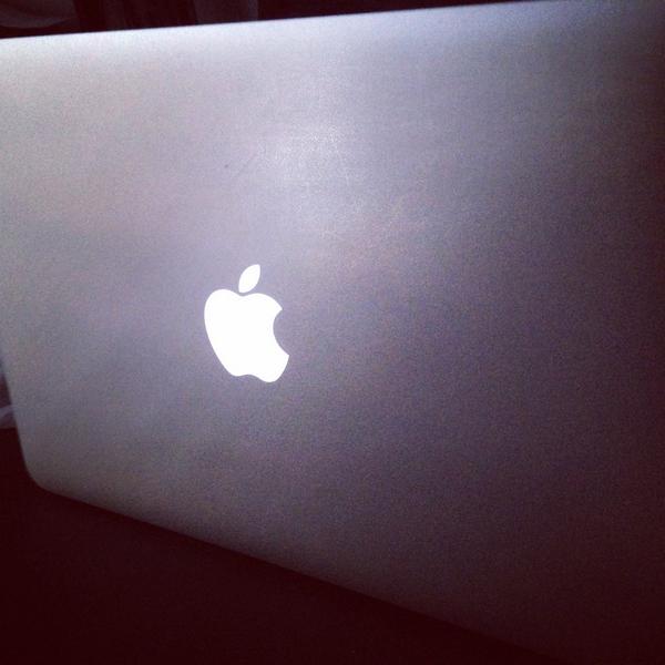 victoriacruz22's tweet image. Uh oh looks like I got a #mac! #scary #hatechange #laptop #missmypc