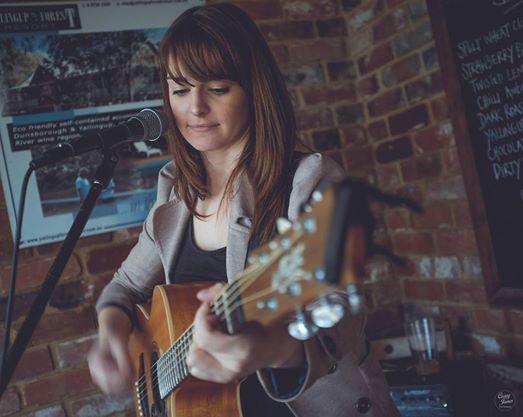 Live tonite <a href="/RubixBar_Perth/">Rubix Bar</a> Jeanie Proud 5 till 8pm...happy hour 5 to 6....dont be late!!  #livegig #acousticguitar