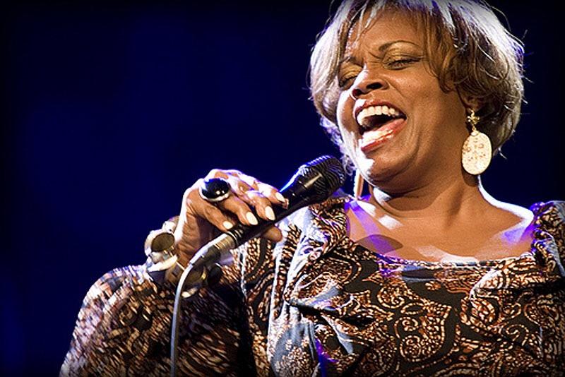 Happy Birthday to the exquisite impeccable singer, Miss Dianne Reeves ! 