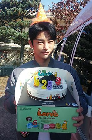 Happy birthday #서인국 :) #왕의얼굴 촬영장에서 맞은 28번째 생일! 진심으로 축하합니다 ^_^