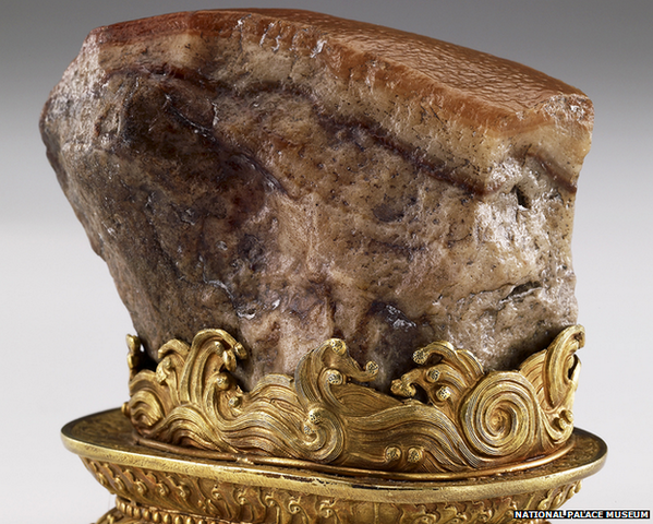 Thousands queue to see Taiwan's meat-shaped stone bbc.in/1vRjwPV #newsfromelsewhere