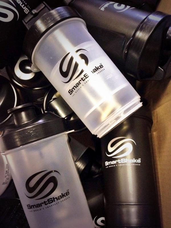 PETER_SZETO's tweet photo. RT &amp; follow me &amp; @SupplementStop_ for a chance to WIN a @SmartShakeUK XL 600ml black or clear *ends 12pm TOMORROW 😎 http://t.co/84KWx2lxQ5