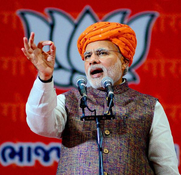 Prime Minister <a href="/narendramodi/">Narendra Modi</a> arrives in #Srinagar, state #Congress leaders to skip meeting read.ht/kVU