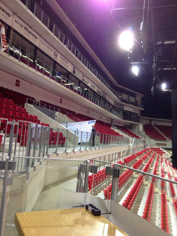 Elevenpoints's tweet image. There goes the mixed zone backdrop . Better with a clean sheet in TT ?