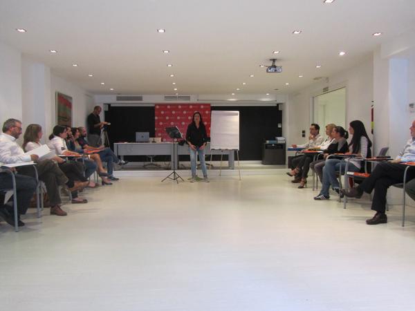 #ahoraenelColegio, taller "Habilidades Comunicativas: capta, asesora y fideliza a tus clientes" con <a href="/Eliana_Oliveros/">Eliana Oliveros</a>