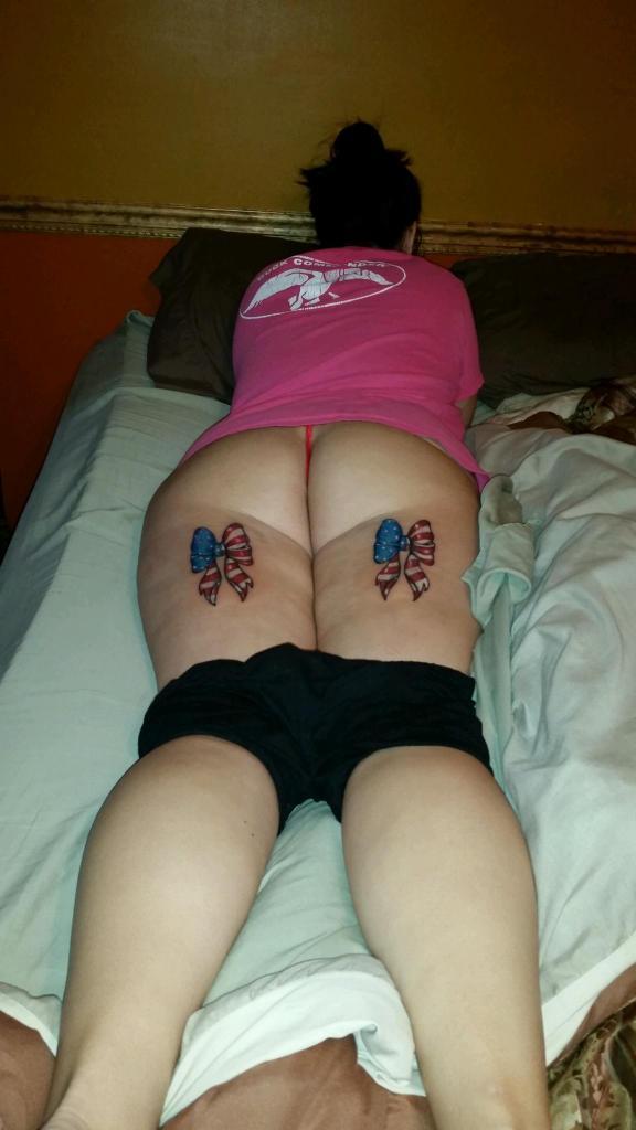 NatalieWren44's tweet photo. Good morning :) come see me and my new tats tonight!! #'merica #lovemymilitaryman #bows http://t.co/nJeM5G9RLG