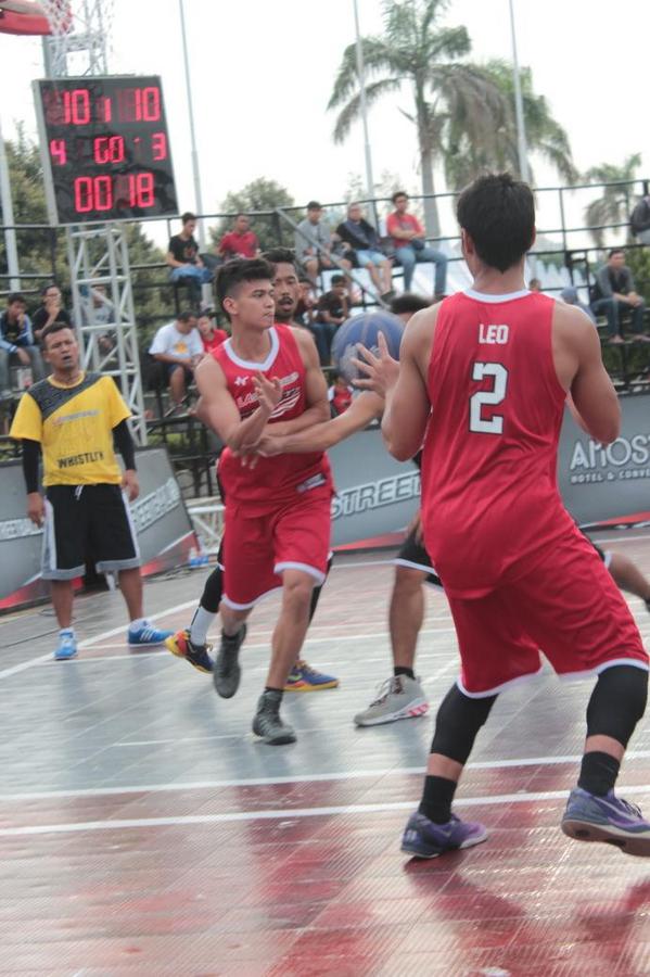 Outlet pass stlh rebound. Cc:<a href="/LASB_sby/">LASB suroboyo</a> <a href="/LA_Streetball/">LA Streetball</a> #LASB2014_RTGF
