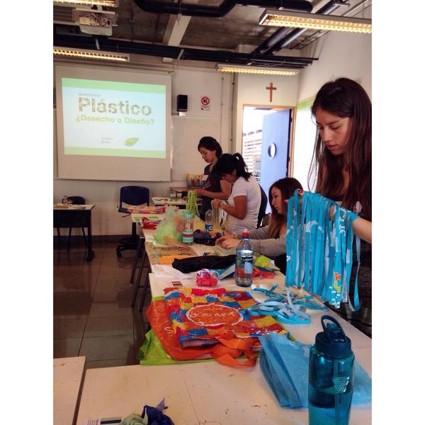 #Workshop en proceso #5dD <a href="/DisenoDuocUC/">Diseño DuocUC</a> #reciclaje