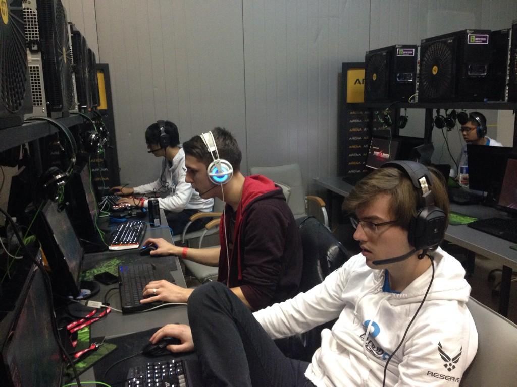 B0o8-6yCEAAdQaw.jpg:large