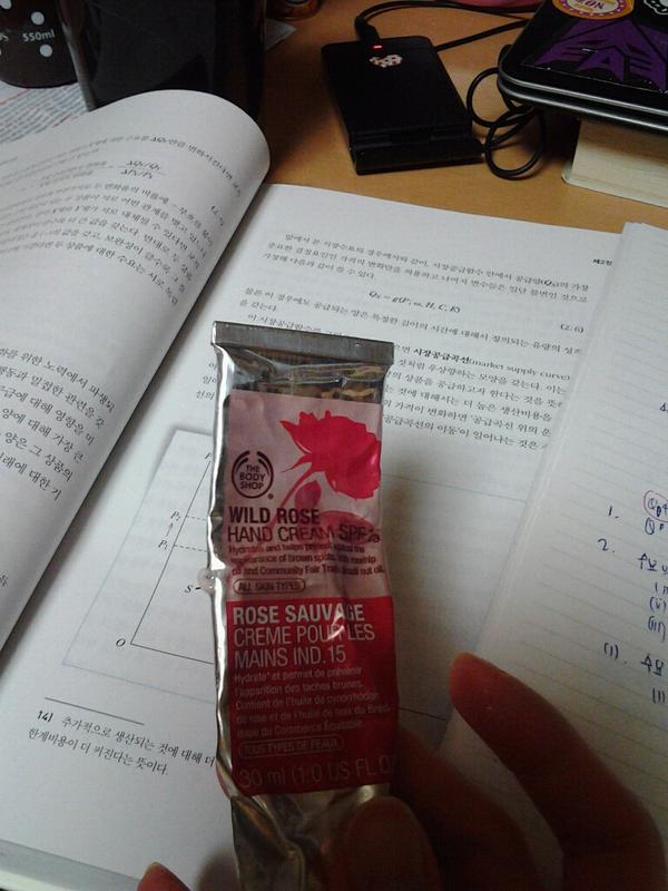 _YEISM's tweet photo. Expected better from you @thebodyshopkr 참 진짜.. 왜 이렇게.. http://t.co/8OtHyufiRr