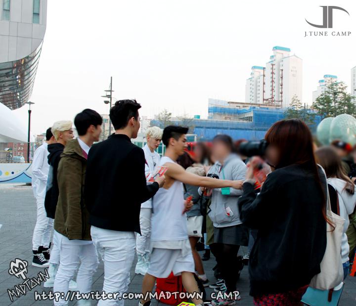 B0oDfbfCcAA61YP.jpg:large