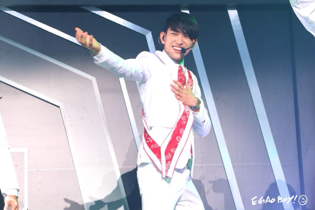 B0oF4WNCAAADDWJ.jpg:large